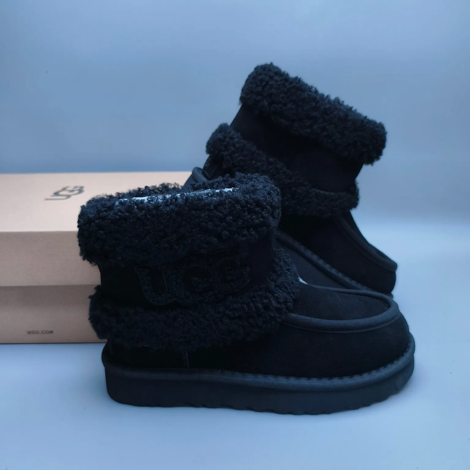 💰600 UGG sheepskin all-in-one snow boots 5410 Curly large LOGO mid-cut trendy boots Color: Maroon Black Size: 35-40
